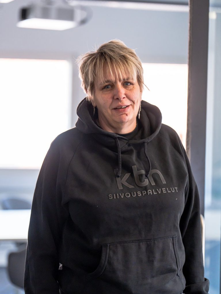Lea Lembke, KTN Siivouspalveluiden palveluesihenkilö